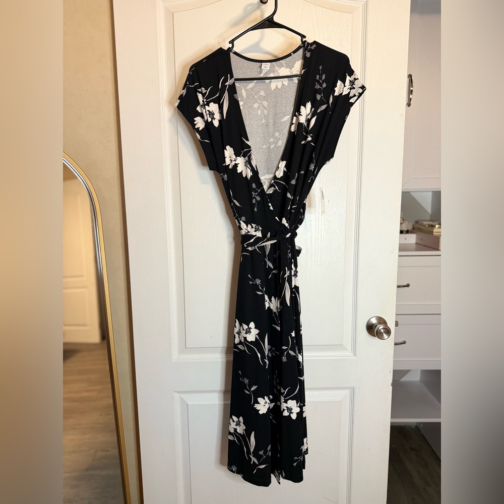 Old Navy Black and White Floral Maxi Dress